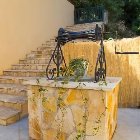 Estia Sea View Villa Számi